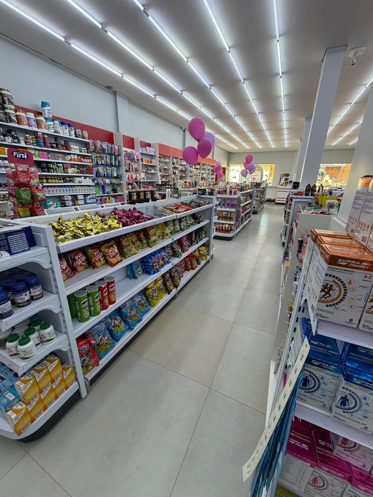 Corredor de conveniencia da Drogaria Vencedora
