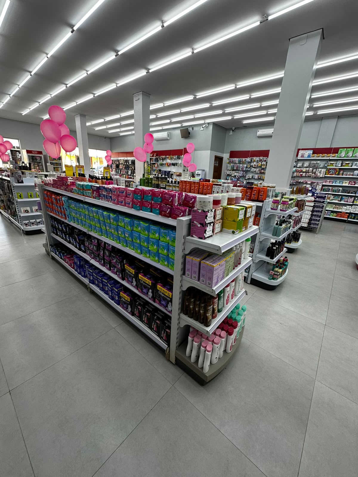 Balcao de perfumaria da Drogaria Vencedora